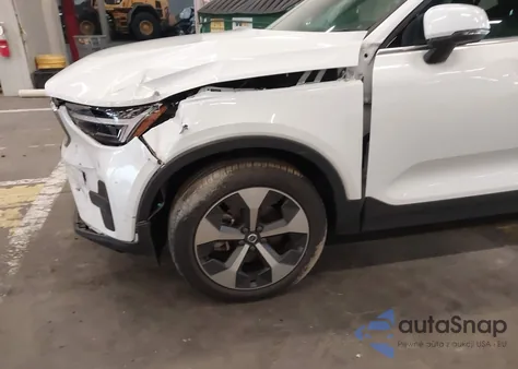 2023 Volvo Xc40 B5 Plus Bright Theme z USA, uszkodzony, nr VIN YV4L12UN5P2093993